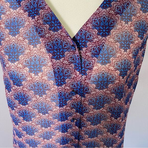 Cabi Burgundy & Blue Sleeveless Sheer Fan Blouse Women's Size Small - Picture 13 of 16